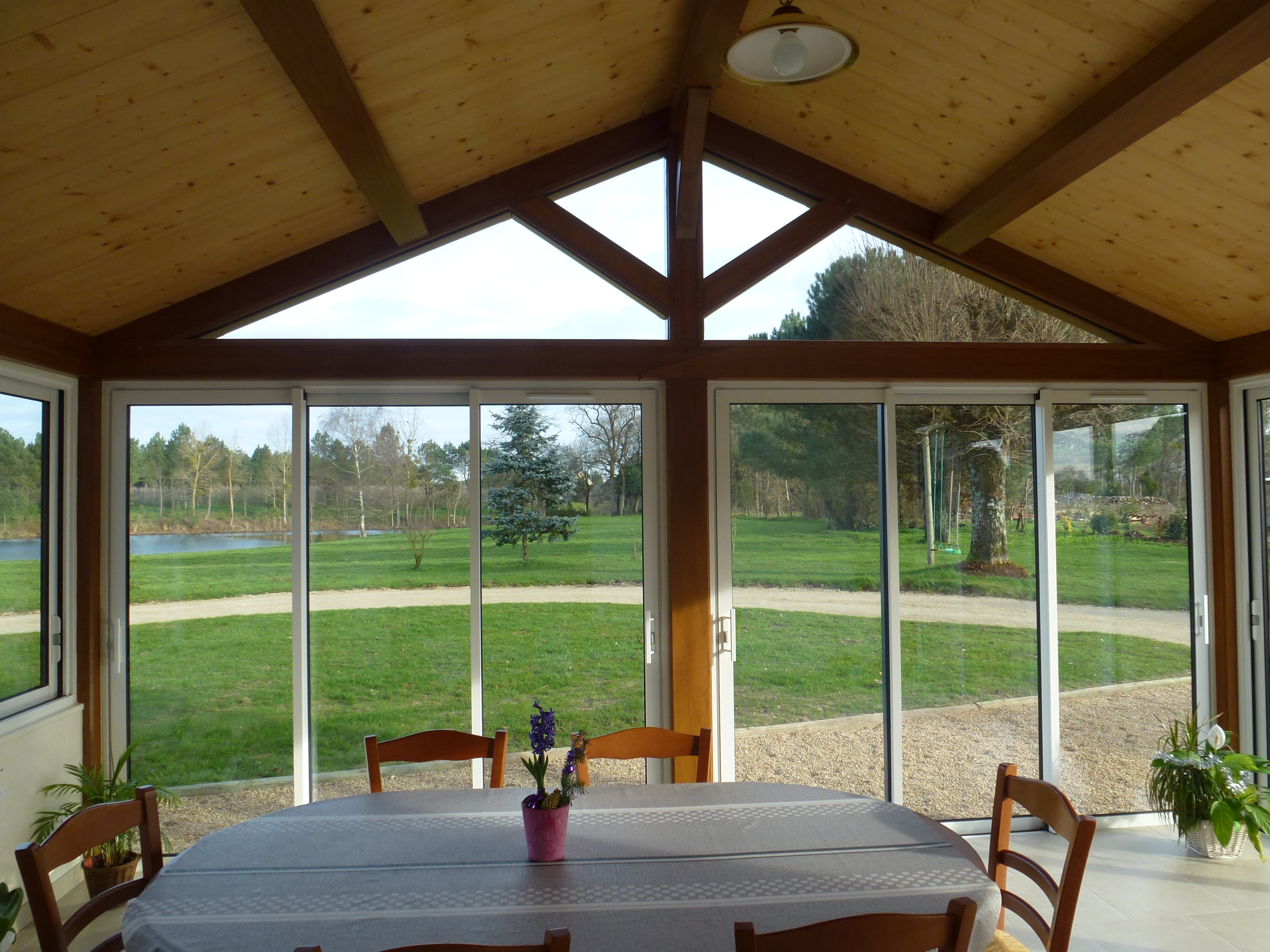 Véranda intérieur bois iroko